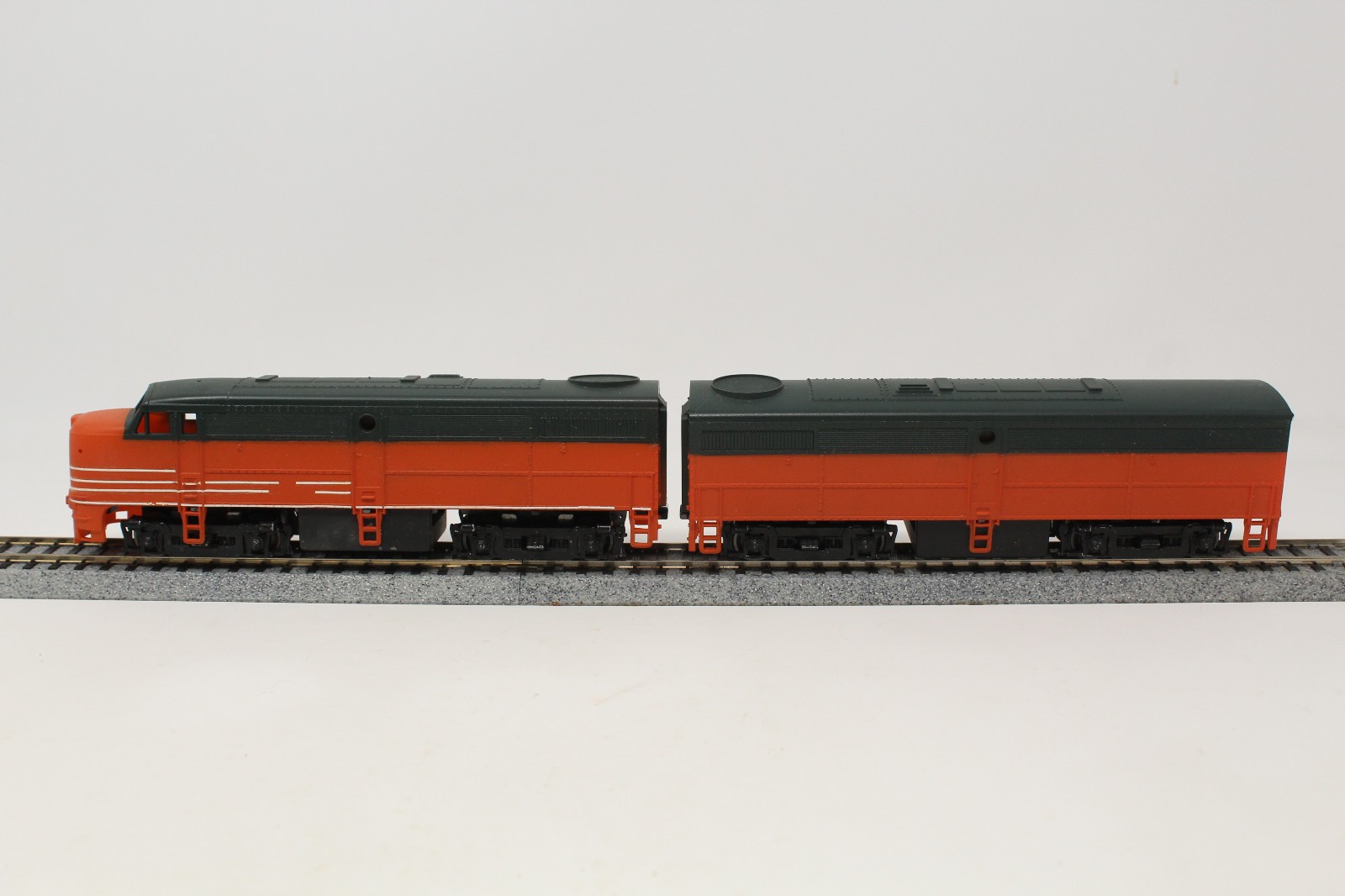 HO Scale Train Miniature TM FA1 FB1 Locomotive Set Great Northern GN Unlettered