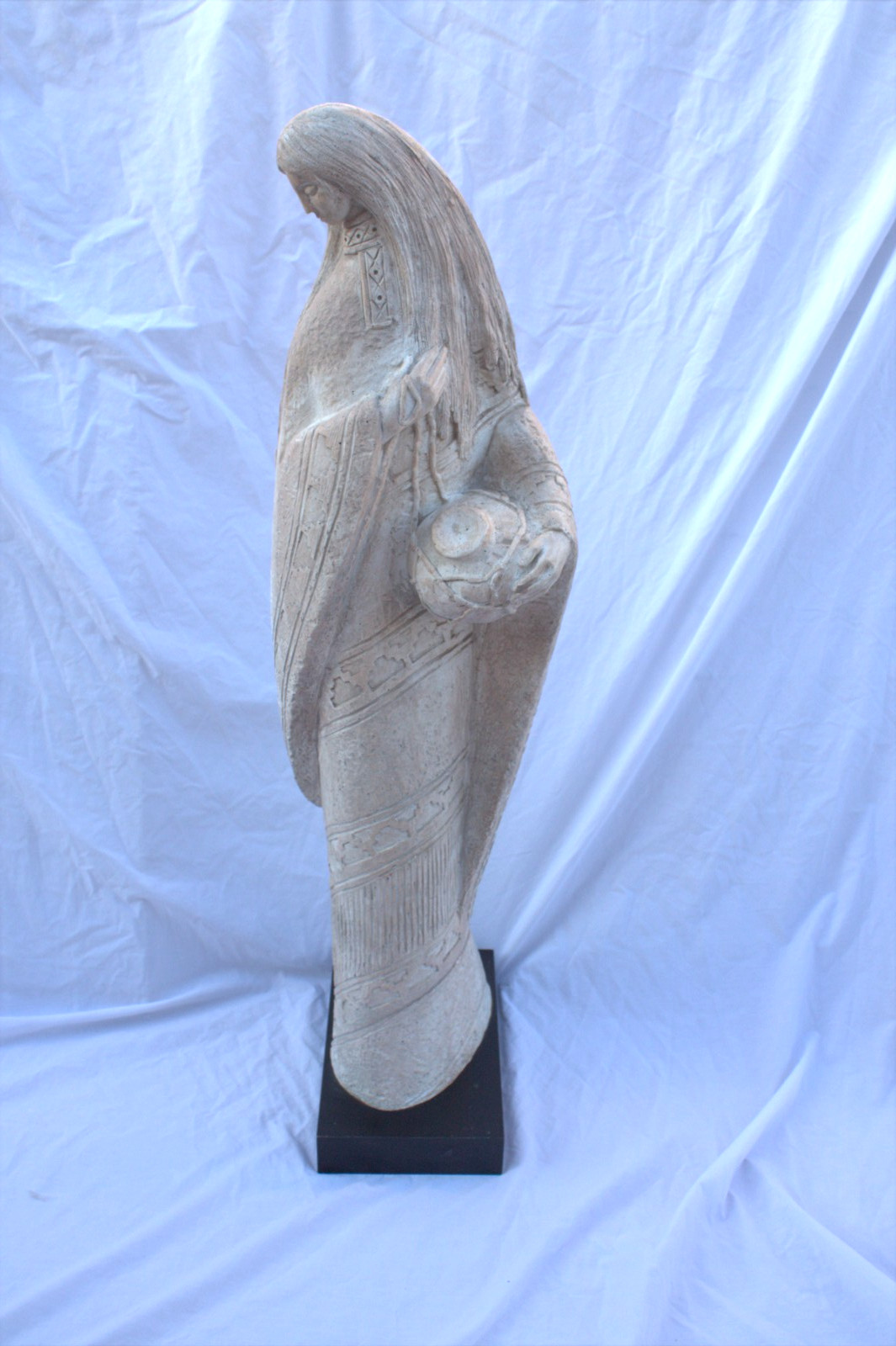 Austin Productions Sculpture 1986 Acoma Women with pot 37\
