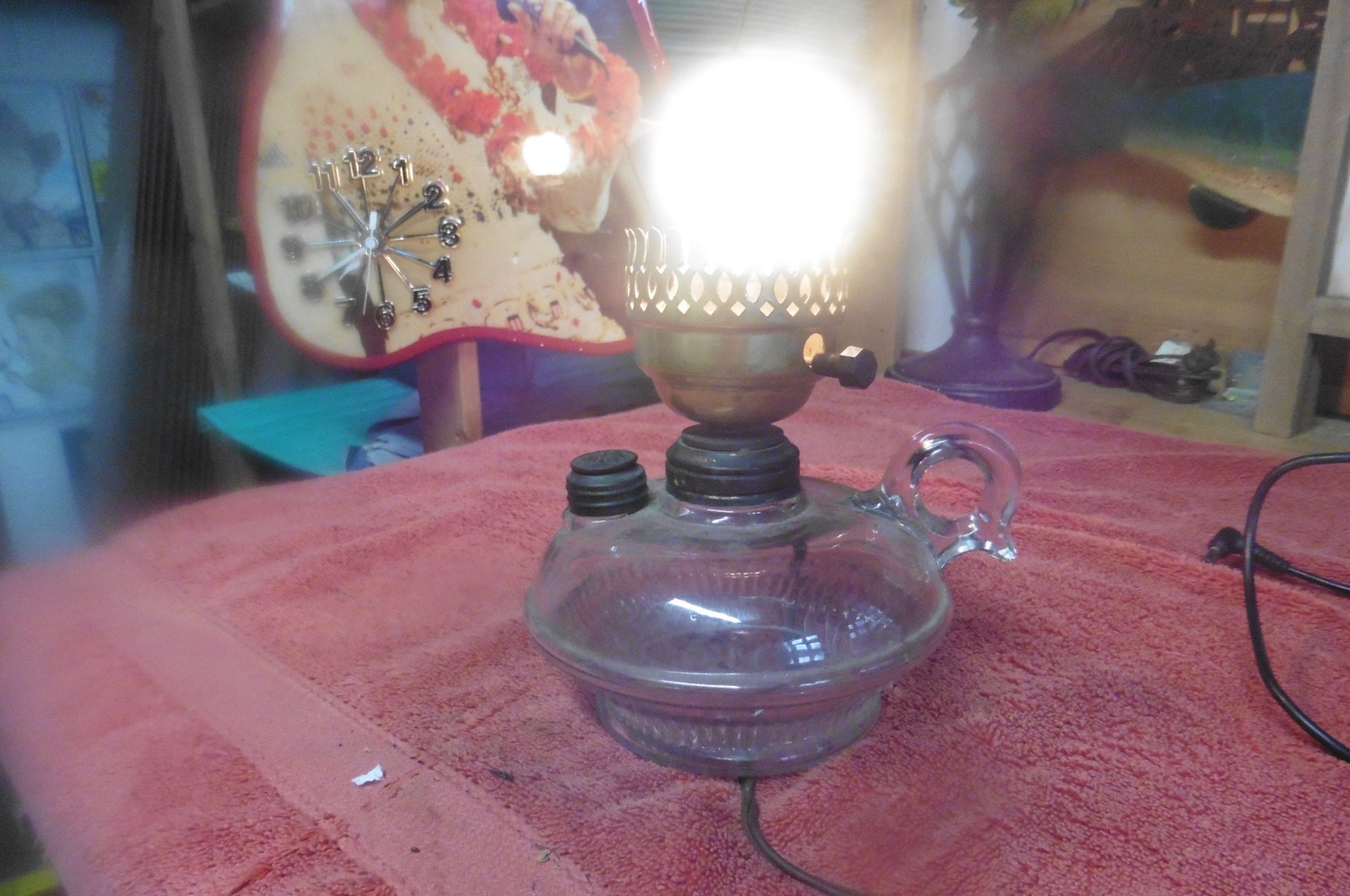 VINTAGE CONVERTED TO ELECTRIC KEROSENE LAMP