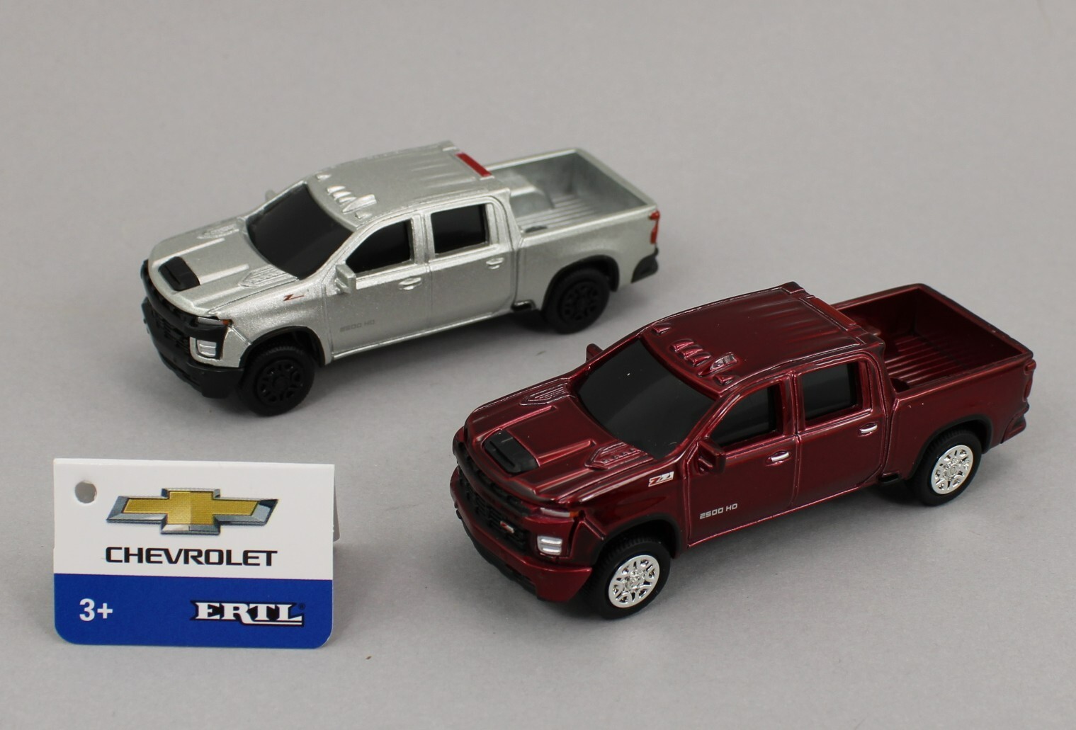 1:64 ERTL 2025 Chevrolet Silverado 2500HD Pickup Truck *PAIR* Red & Silver NEW