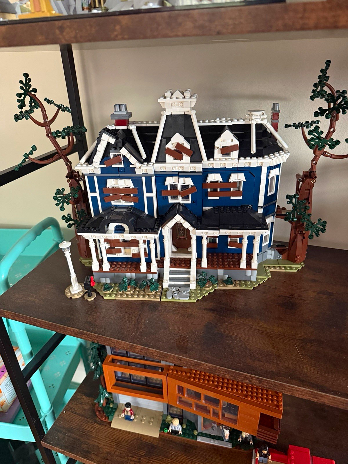 LEGO Icons Stranger Things: The Creel House Set #11370 2593pc 13 Minifigs No Box LEGO Icons Stranger Things: The Creel House Set #11370 2593pc 13 Minifigs No Box