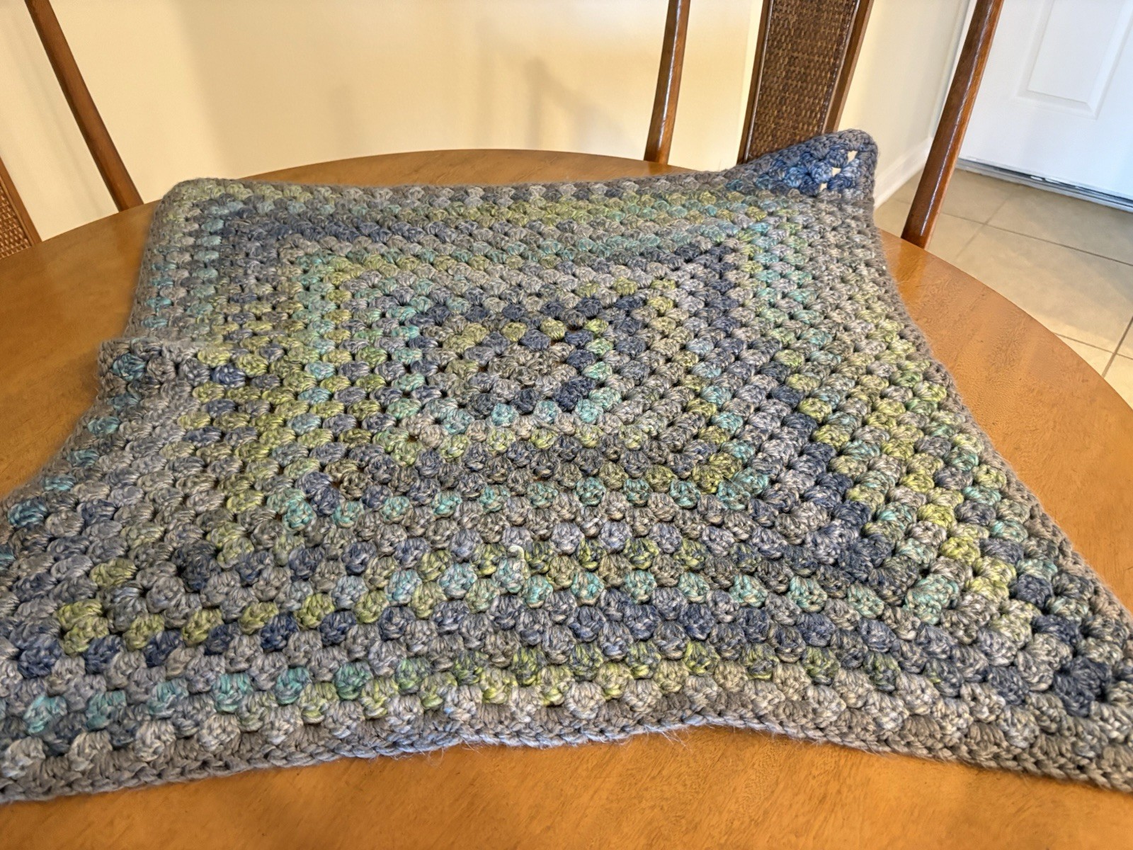 Vtg Granny Afghan Blue Crochet Lap Throw / Reading Blanket 32\ Vtg Granny Afghan Blue Crochet Lap Throw / Reading Blanket 32\