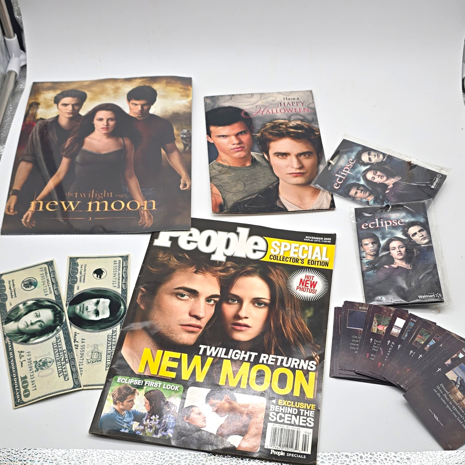 Lot Of Twilight Saga 2009 New Moon & Eclipse Collectibles Lot Magazine, Tags Lot Of Twilight Saga 2009 New Moon & Eclipse Collectibles Lot Magazine, Tags