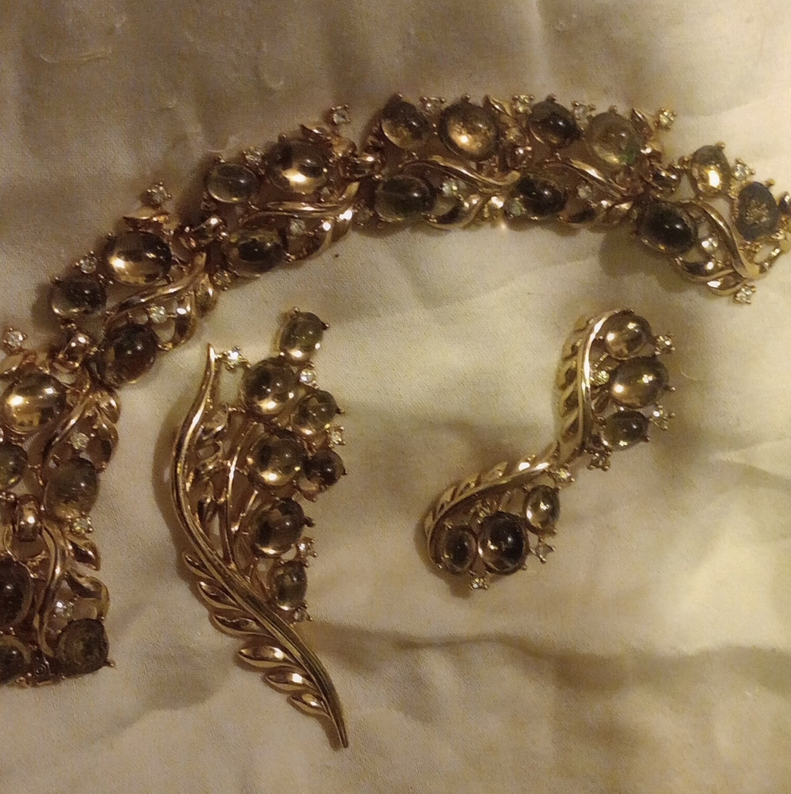 Vintage Crown Trifari Jewelry Set Signed Bracelet Brooch Earrings Demi Parure