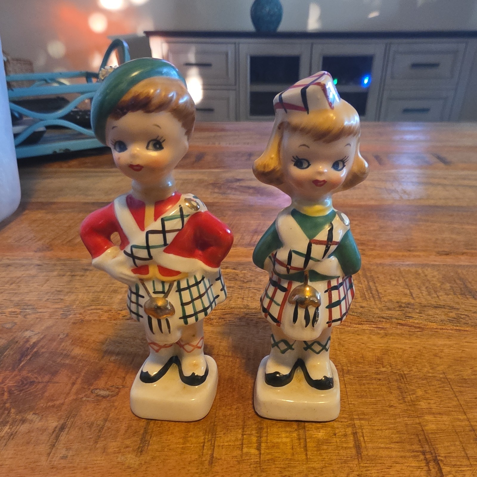 Vintage Scottish Girl Boy Salt & Pepper Shakers Vintage Scottish Girl Boy Salt & Pepper Shakers