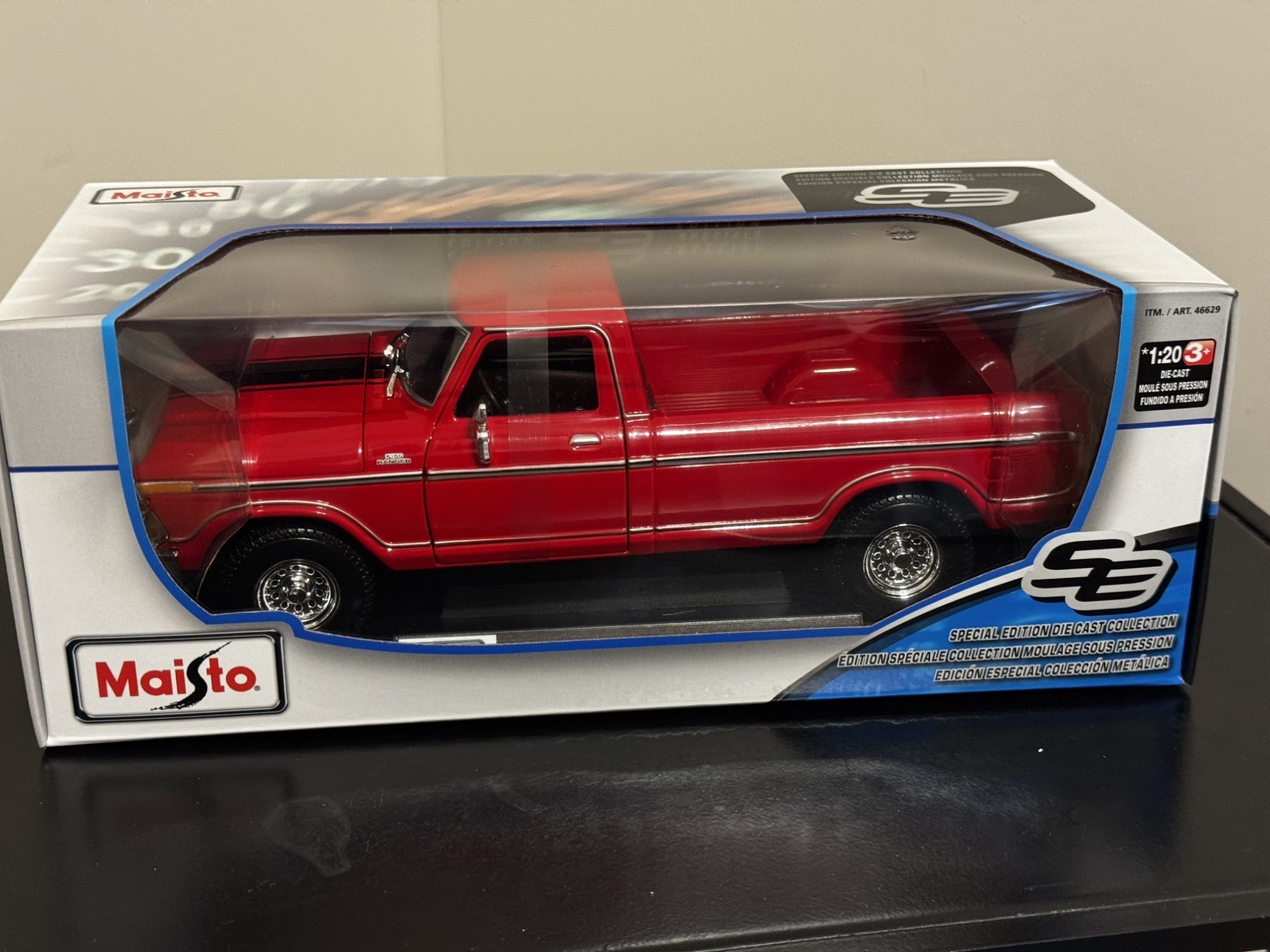 Maisto 1:18 1979 Ford F-150 Pickup Truck Red/Blk Rally Stripe Special Edition Maisto 1:18 1979 Ford F-150 Pickup Truck Red/Blk Rally Stripe Special Edition