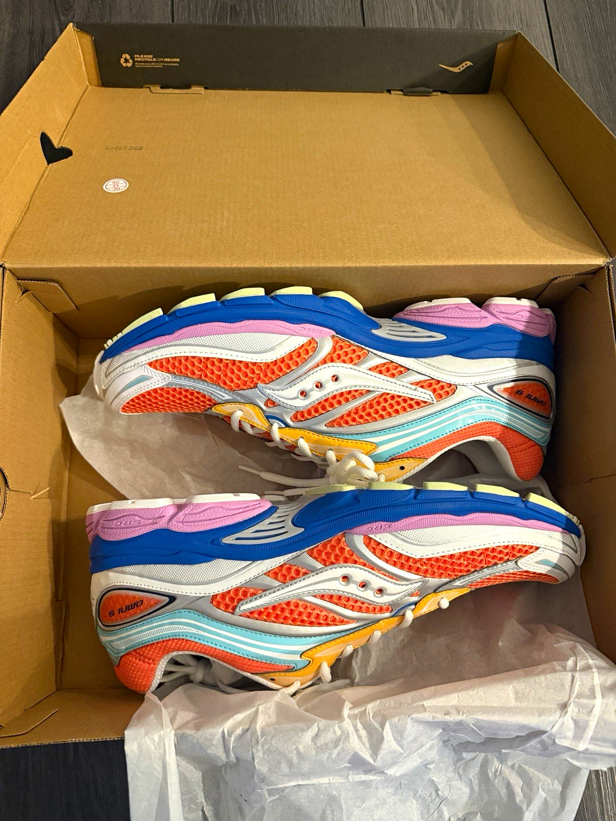 Saucony Men’s Multicolor Low Top Lace-Up Athletic Sneakers New with Box Saucony Men’s Multicolor Low Top Lace-Up Athletic Sneakers New with Box