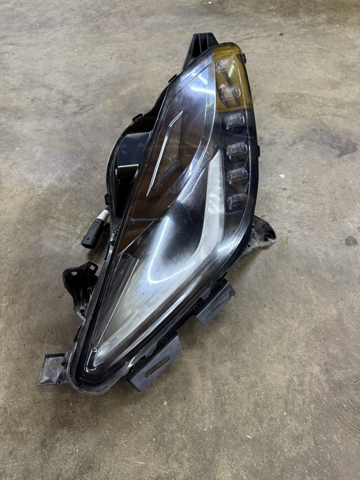 2014-2019 CHEVROLET CORVETTE HEADLIGHT OEM LEFT DRIVER SIDE XENON HID 23488133