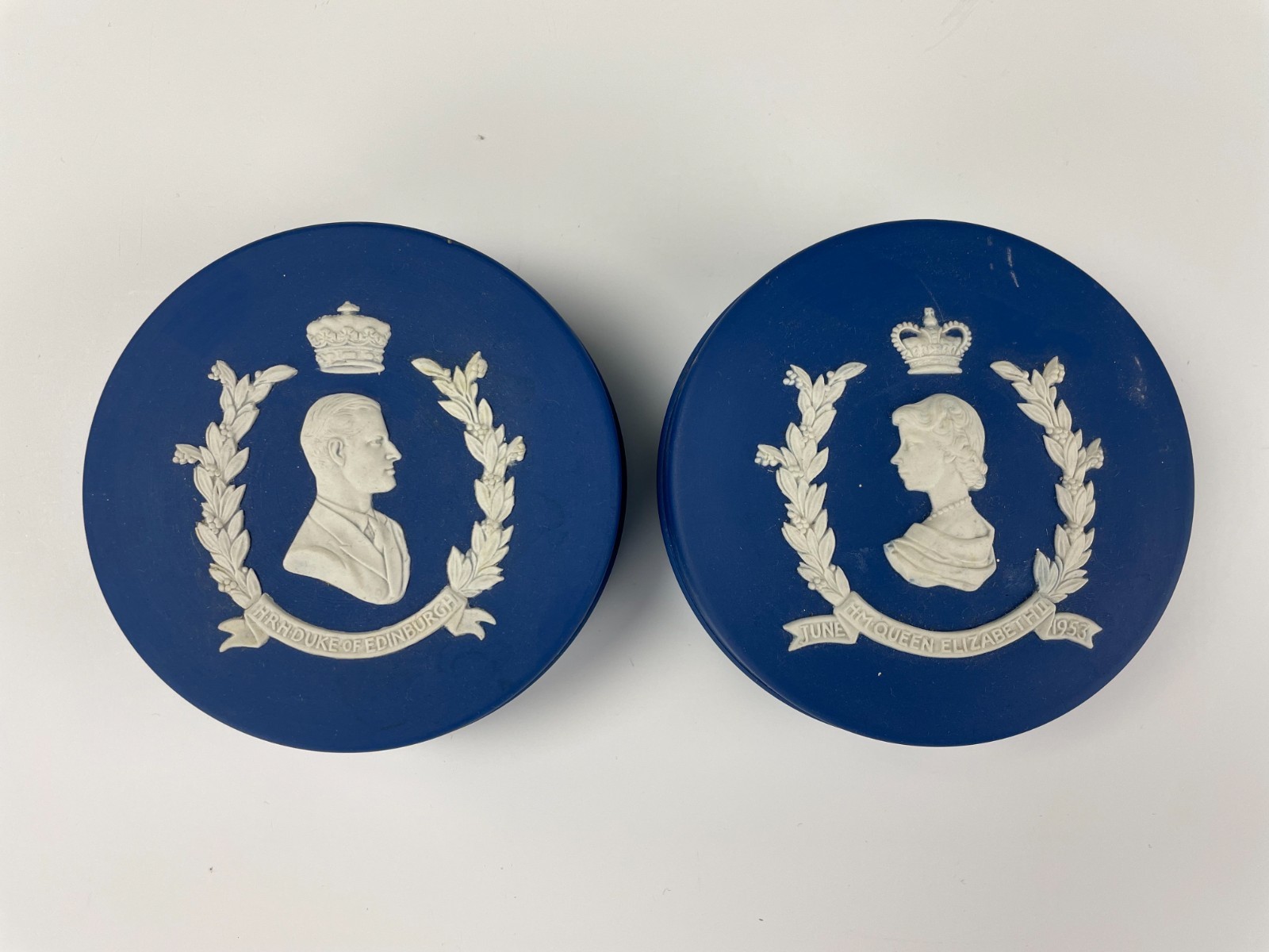 Vintage 1953 Wedgwood Royal Blue Jasperware Coronation Trinket Box Pair - Queen Vintage 1953 Wedgwood Royal Blue Jasperware Coronation Trinket Box Pair - Queen
