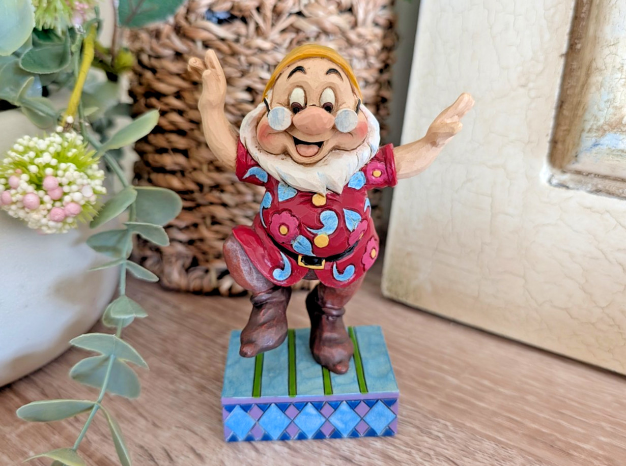Disney Traditions Dancing Doc Snow White Figurine Jim Shore 4049628