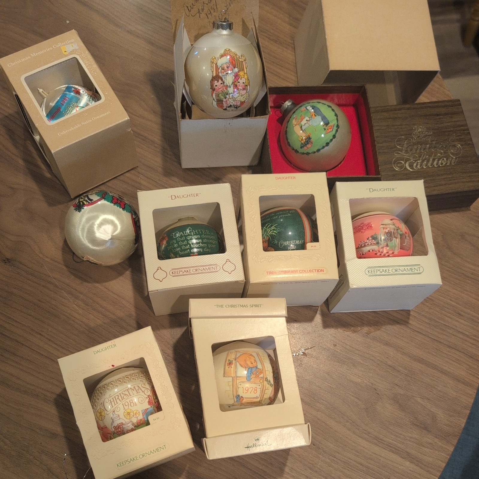 VINTAGE HALLMARK KEEPSAKE ORNAMENTS RARE COLLECTOR SERIES LOT VINTAGE HALLMARK KEEPSAKE ORNAMENTS RARE COLLECTOR SERIES LOT