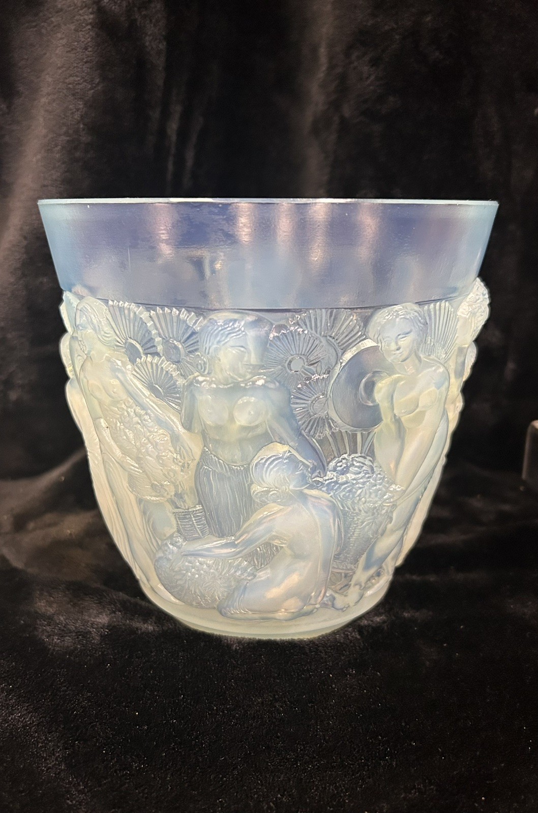 A Gorgeous SABINO Opalescent Glass Vase “Abundance”Circa 1926 ⚡️⚡️MINT
