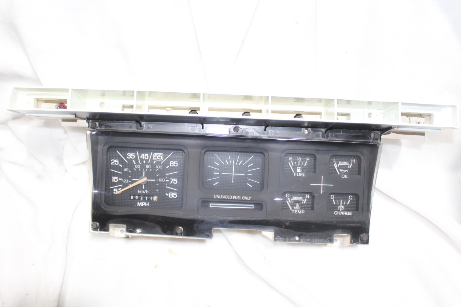 80-86 Ford F150 F250 INSTRUMENT CLUSTER Gauges SPEEDOMETER 69K M/T Clean