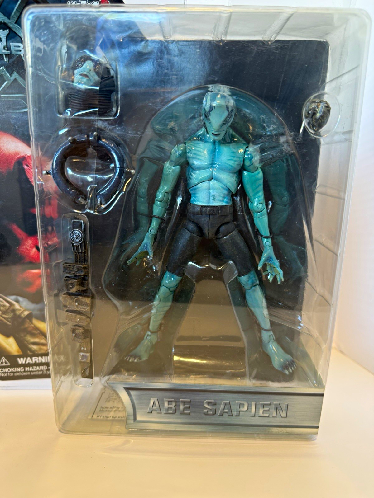 Mezco Hellboy Abe Sapien Action Figure Blue Boxed w/ Alternate Head