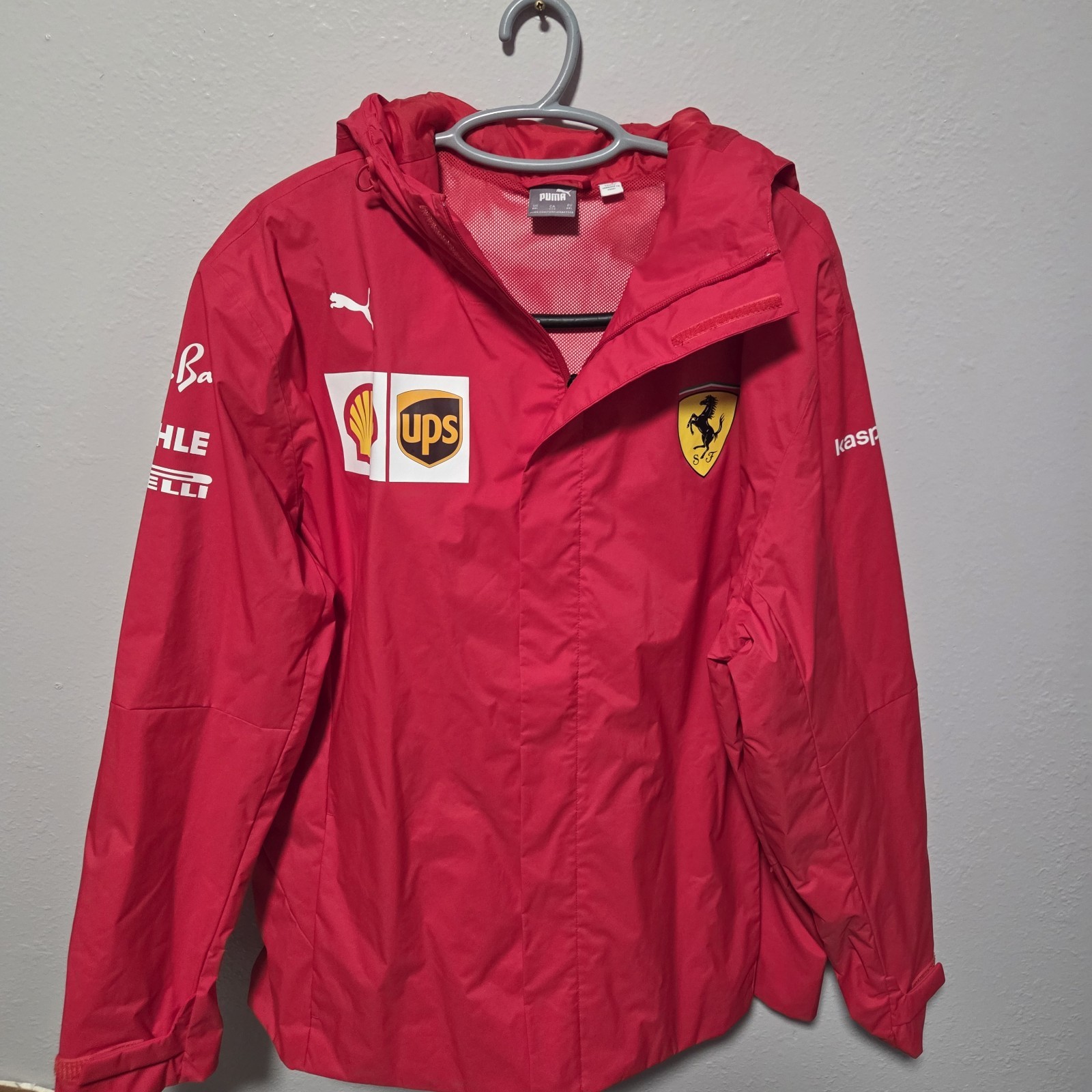 NWOT Scuderia Ferrari F1 Racing Jacket SZ XXL Sponsored Rain Jacket Sportscar NWOT Scuderia Ferrari F1 Racing Jacket SZ XXL Sponsored Rain Jacket Sportscar