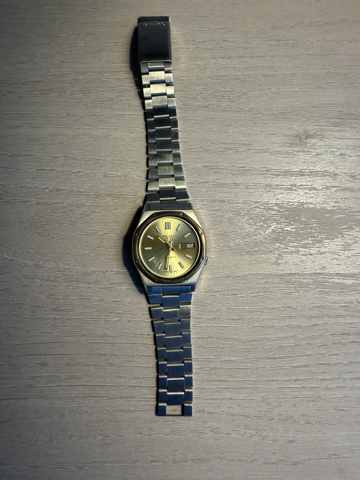 Vintage 1981 Seiko 5 Automatic 7009-8660 Gold Sunburst Dial Day Date Watch