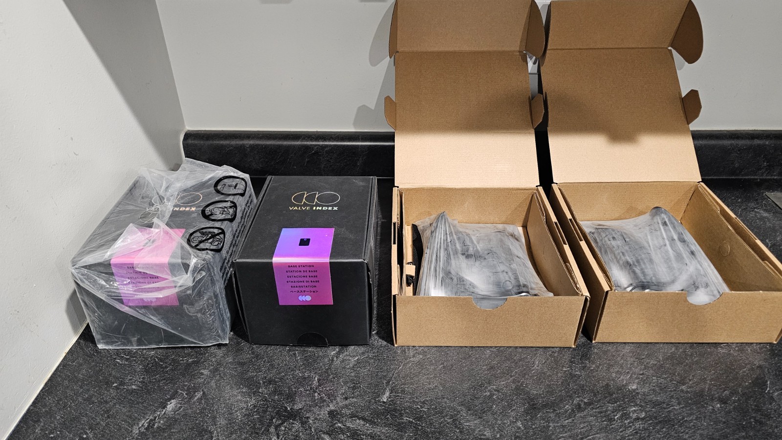 Valve Index Controllers + 2 SteamVR 2.0 Base Stations New Open Box Bundle