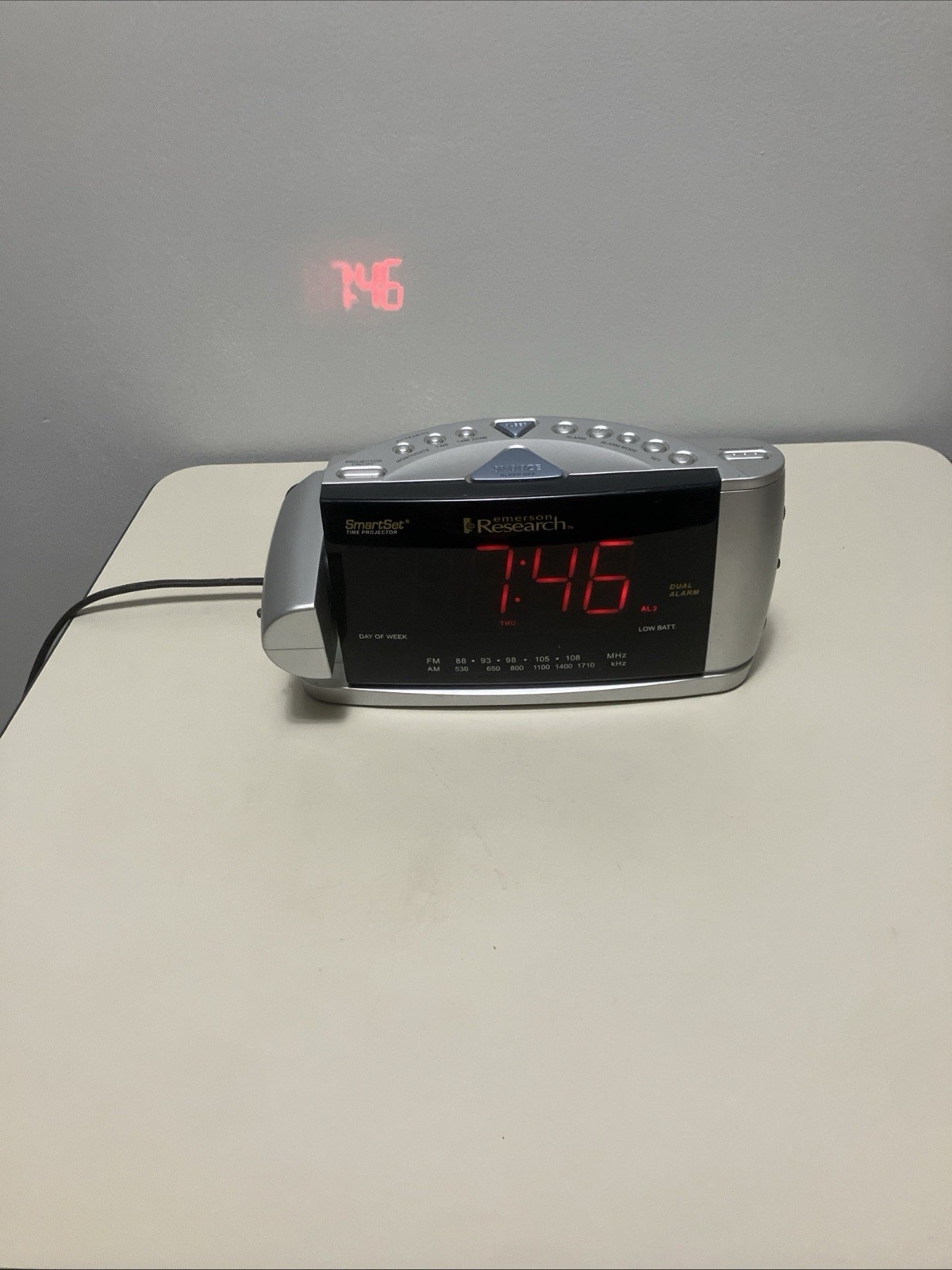 Emerson Research SmartSet CKS3516 Alarm Clock AMFM Radio Time Projector- TESTED Emerson Research SmartSet CKS3516 Alarm Clock AMFM Radio Time Projector- TESTED
