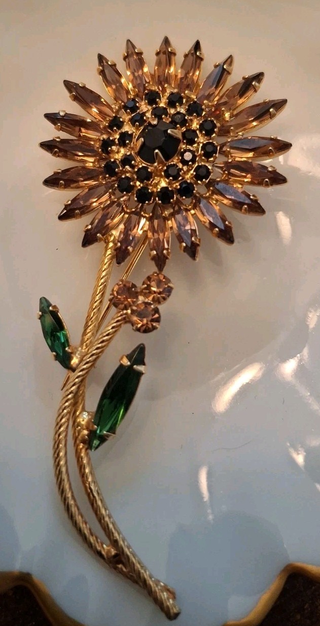 Vintage Signed Napier Book Piece Rhinestone Runway Couture \Flower Brooch Vintage Signed Napier Book Piece Rhinestone Runway Couture \Flower Brooch