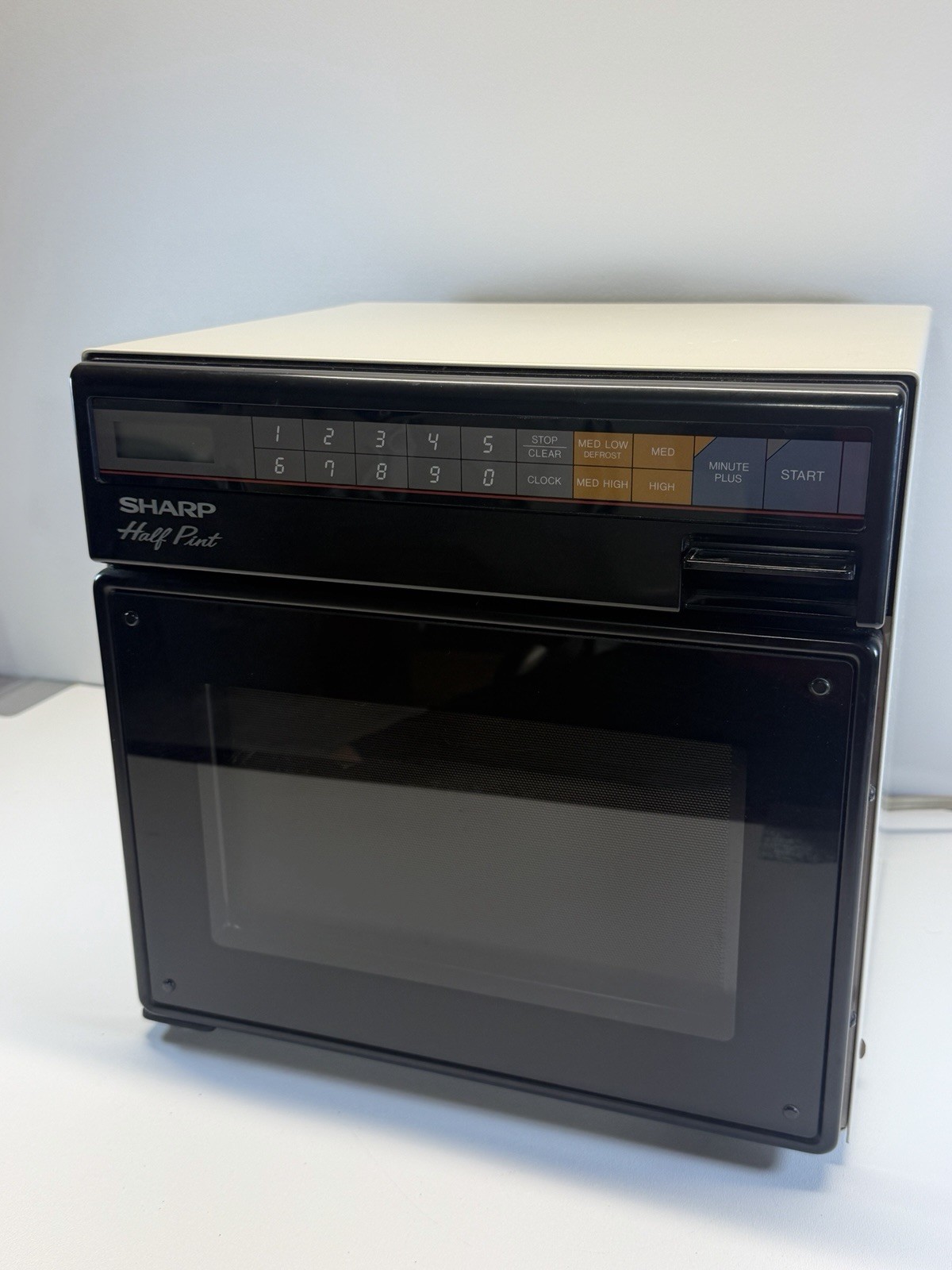 Rare Vintage Sharp Half Pint Compact Microwave Oven R-4260 Works 1985
