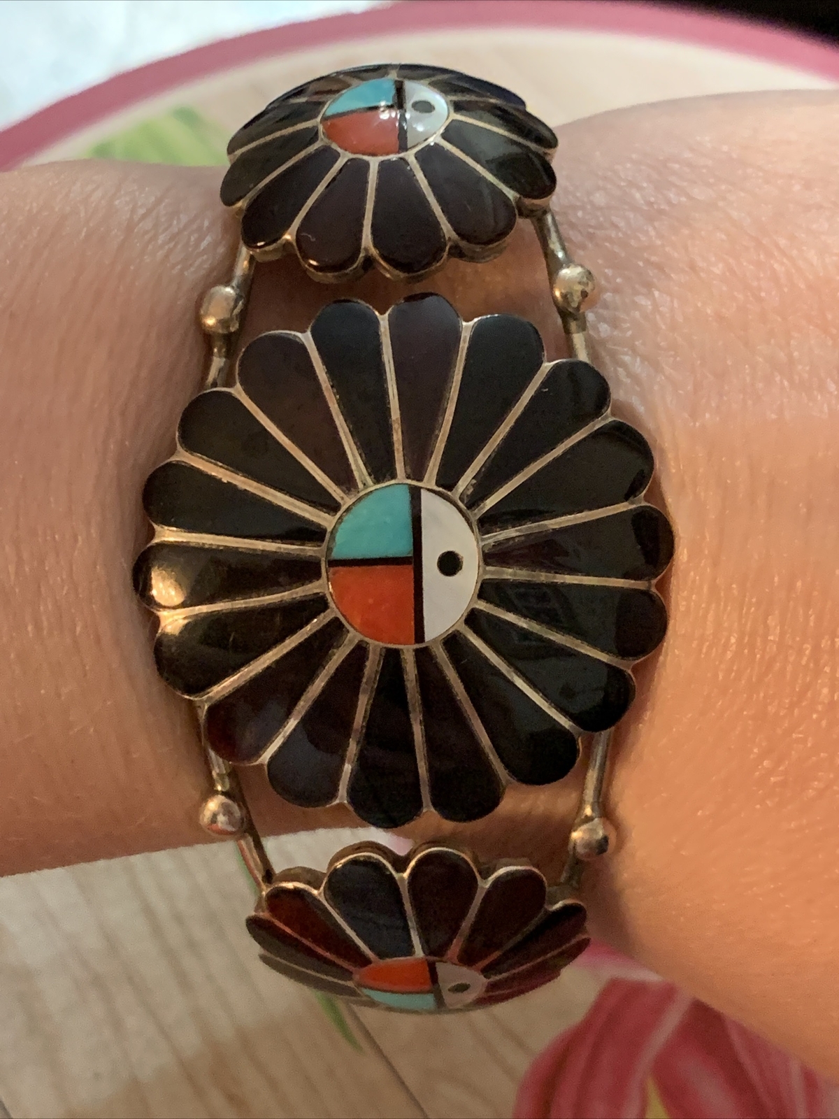 LARY LORINDA L/L DICKINSON SUN FACE ZUNI NATIVE AMERICAN STERLING  CUFF BRACELET