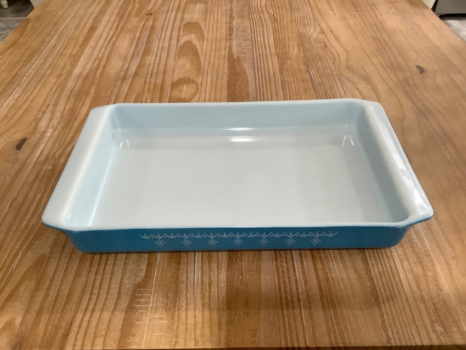 vintage pyrex blue snowflake garland 933 lasagna baking dish 13.5 x 8 3/4x 1 3/4