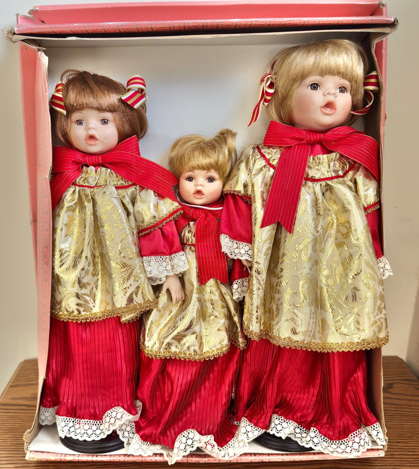 Brinn\'s Collectible Edition Caroling Family Dolls 1995 Two Girls One Boy w/Box Brinn\'s Collectible Edition Caroling Family Dolls 1995 Two Girls One Boy w/Box