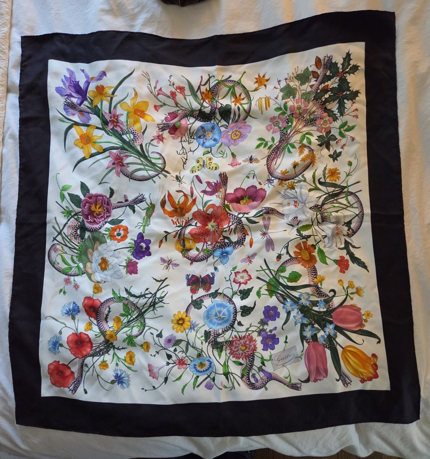 Gucci Flora Snake 90cm Silk Twill Scarf Black Multicolor Never Worn