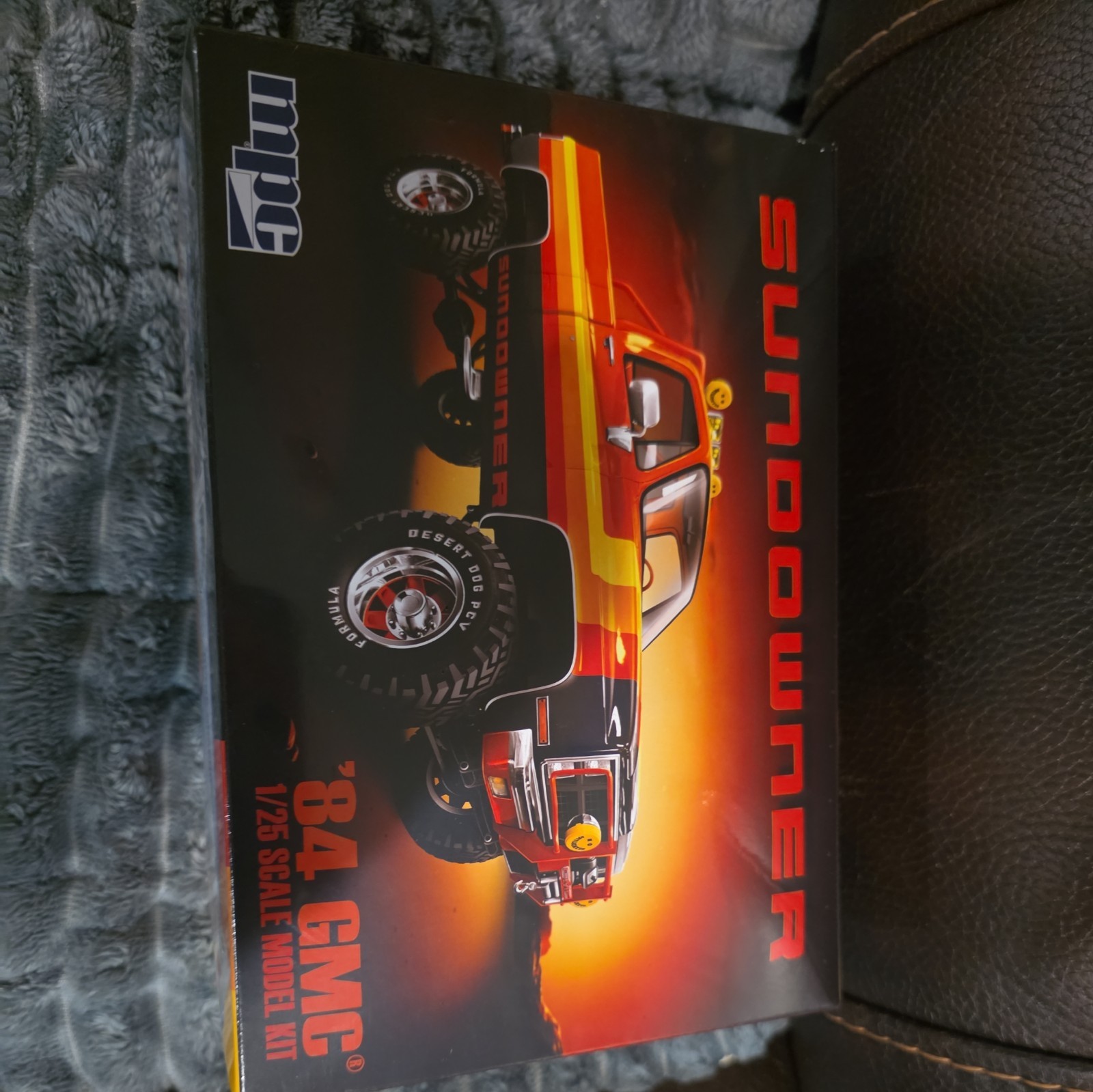84 GMC sundowner 1:25 scale MPC 1025 model sealed bags 84 GMC sundowner 1:25 scale MPC 1025 model sealed bags