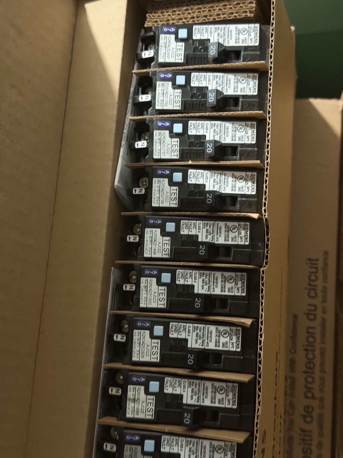 10 NEW  SIEMENS Q120DFN 20A 1 P. 120V DUAL FUNCTION PLUG ON NEUTRAL INTEGRATED 