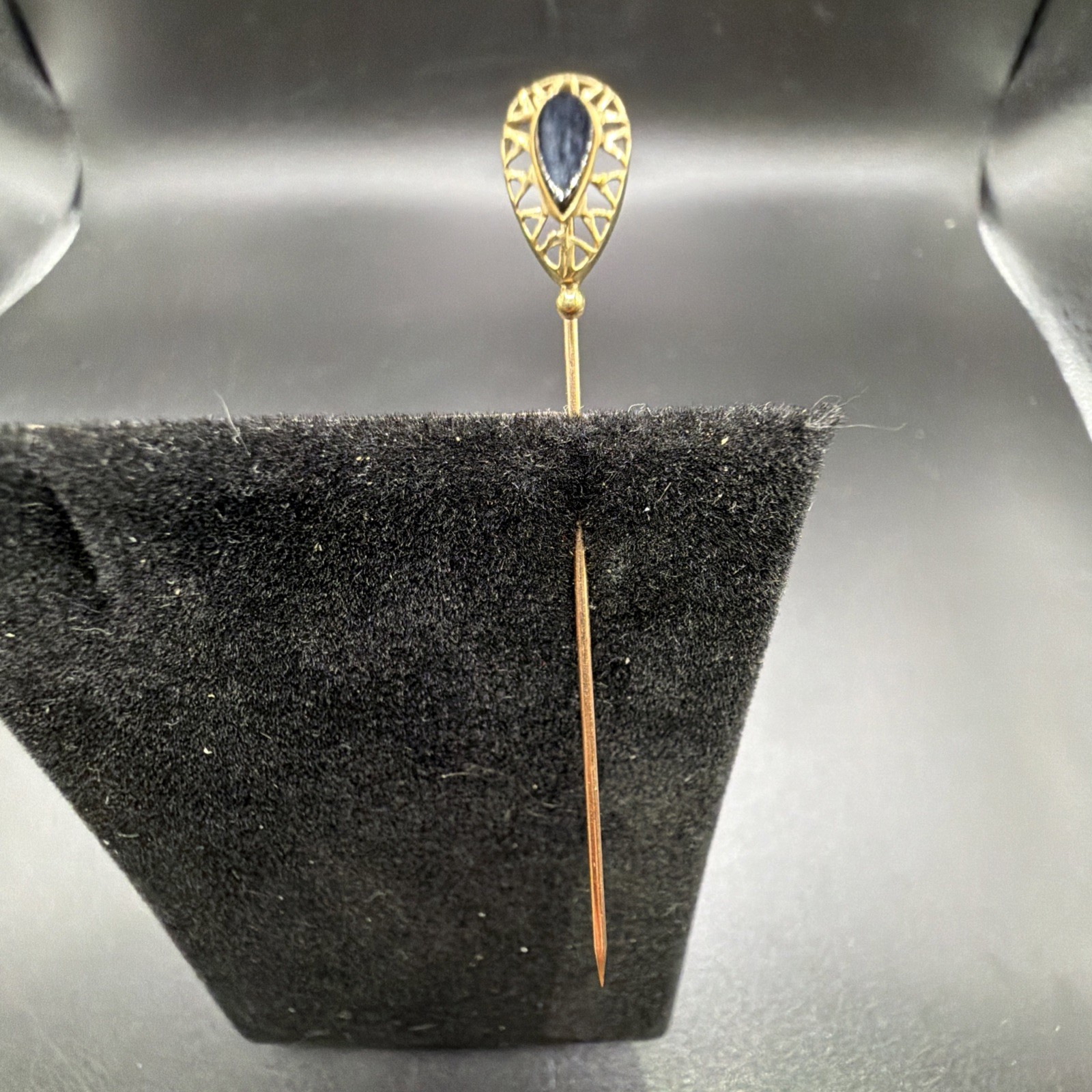 Elegant 10k Yellow Gold Lapel Stick Pin Featuring Black Stone Detail Onyx? Elegant 10k Yellow Gold Lapel Stick Pin Featuring Black Stone Detail Onyx?