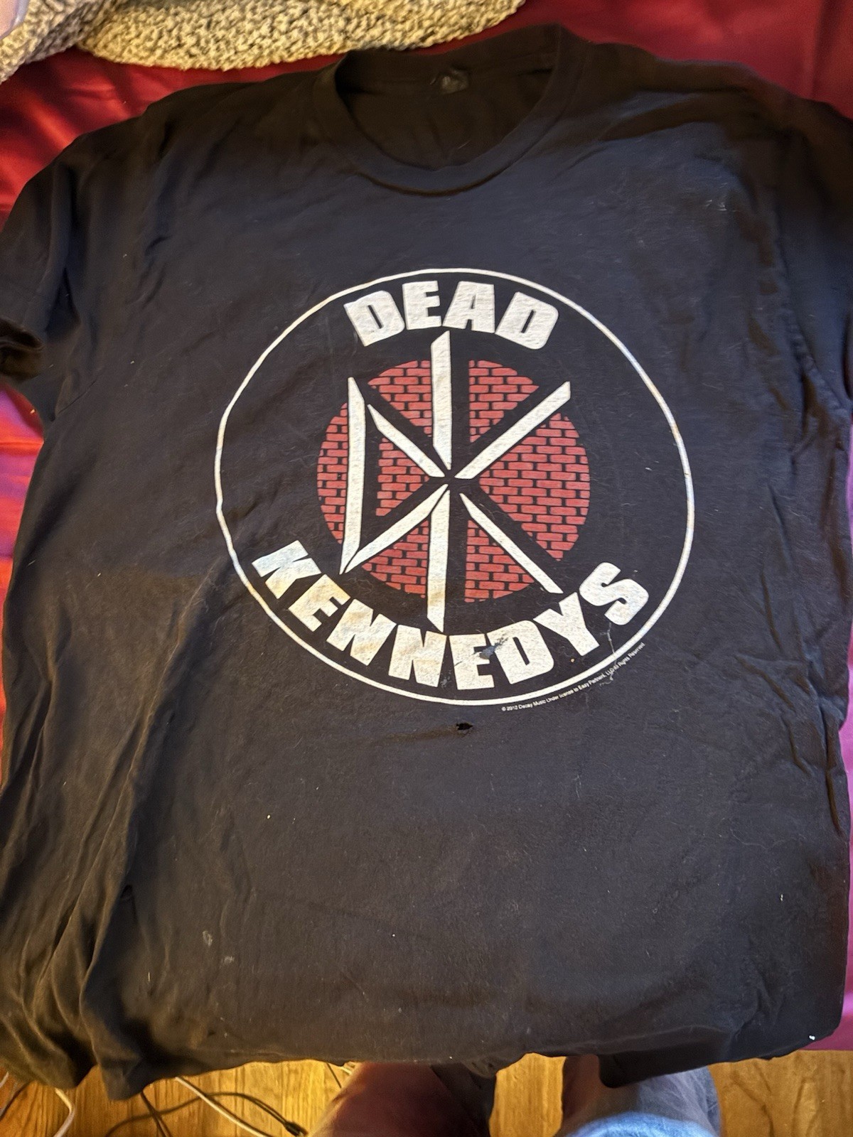 [RARE] VTG DEAD KENNEDYS BAND TSHIRT-SIZE LARGE NECK CUT 