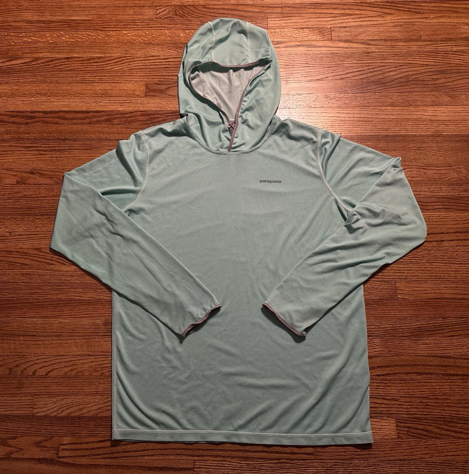Patagonia Capilene Cool Daily Hoodie Mens Medium Green Excellent Sun Shirt Patagonia Capilene Cool Daily Hoodie Mens Medium Green Excellent Sun Shirt