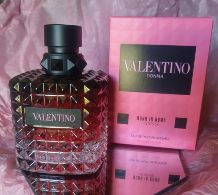 Valentino Donna Born In Roma Intense 3.4 oz Eau De Parfum Spray For Women (New)