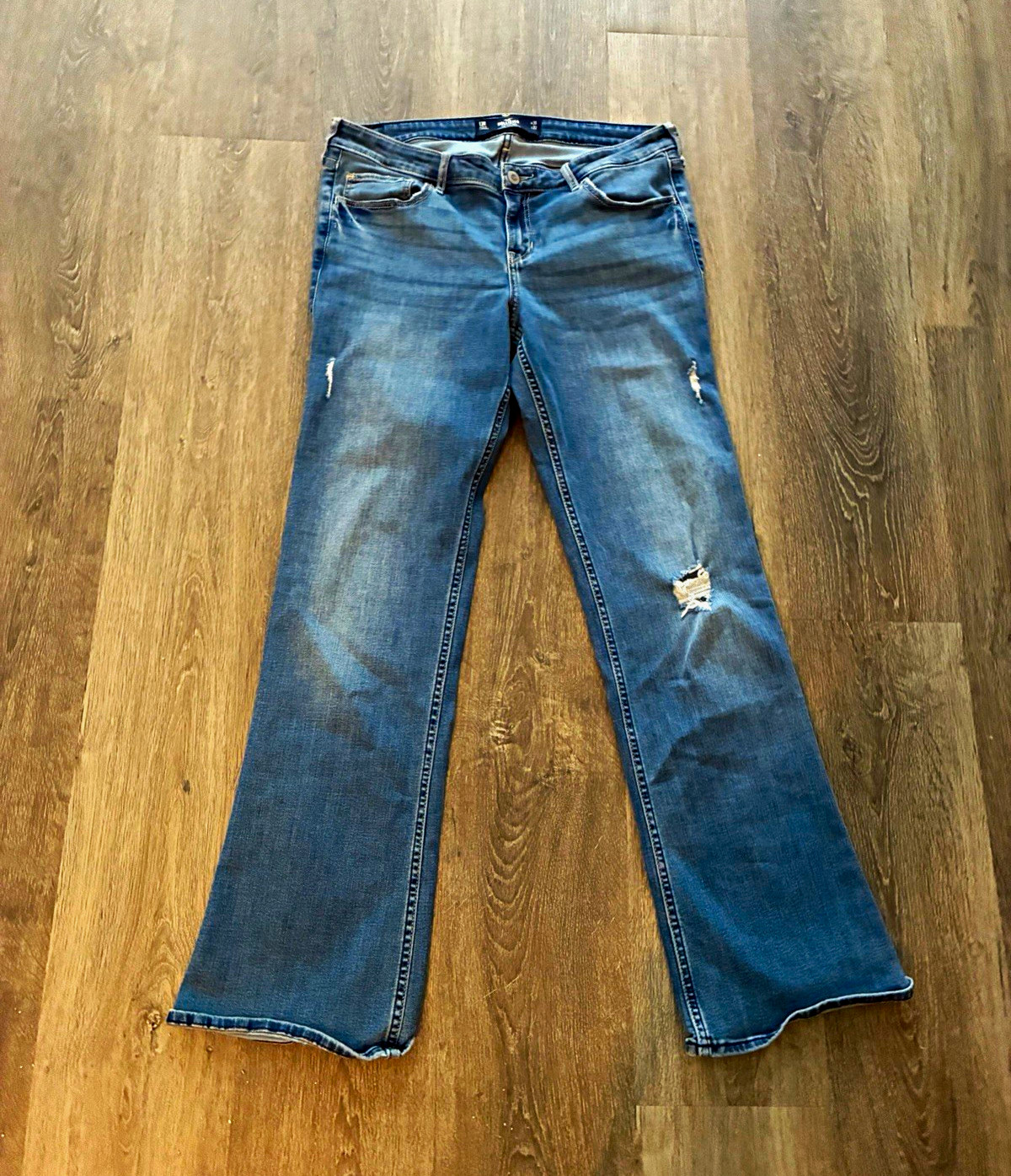 Hollister Women’s Low Rise Bootcut Jeans Medium Wash Blue Distressed 5-Pocket