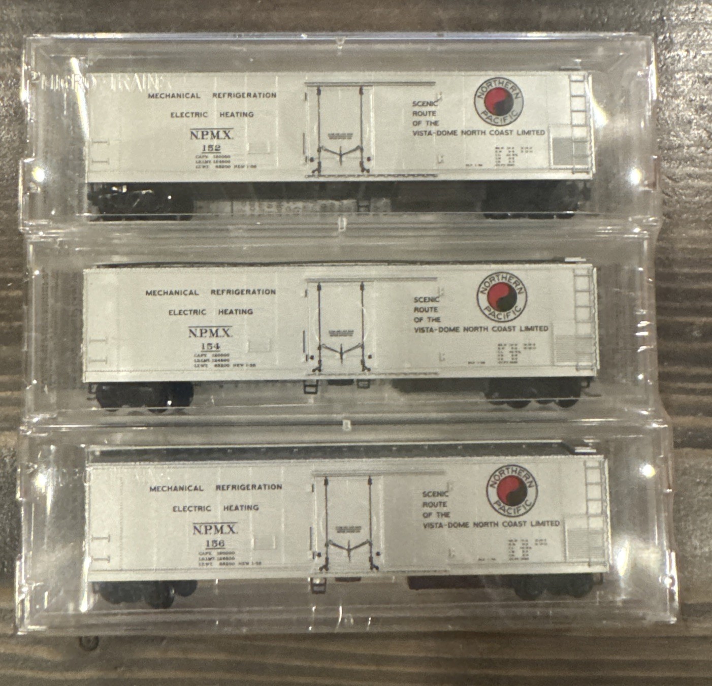 N SCALE MICRO TRAINS NORTHERN PACIFIC 51' RIVIT SIDE REEFER ~ #69152 3 PACK NEW
