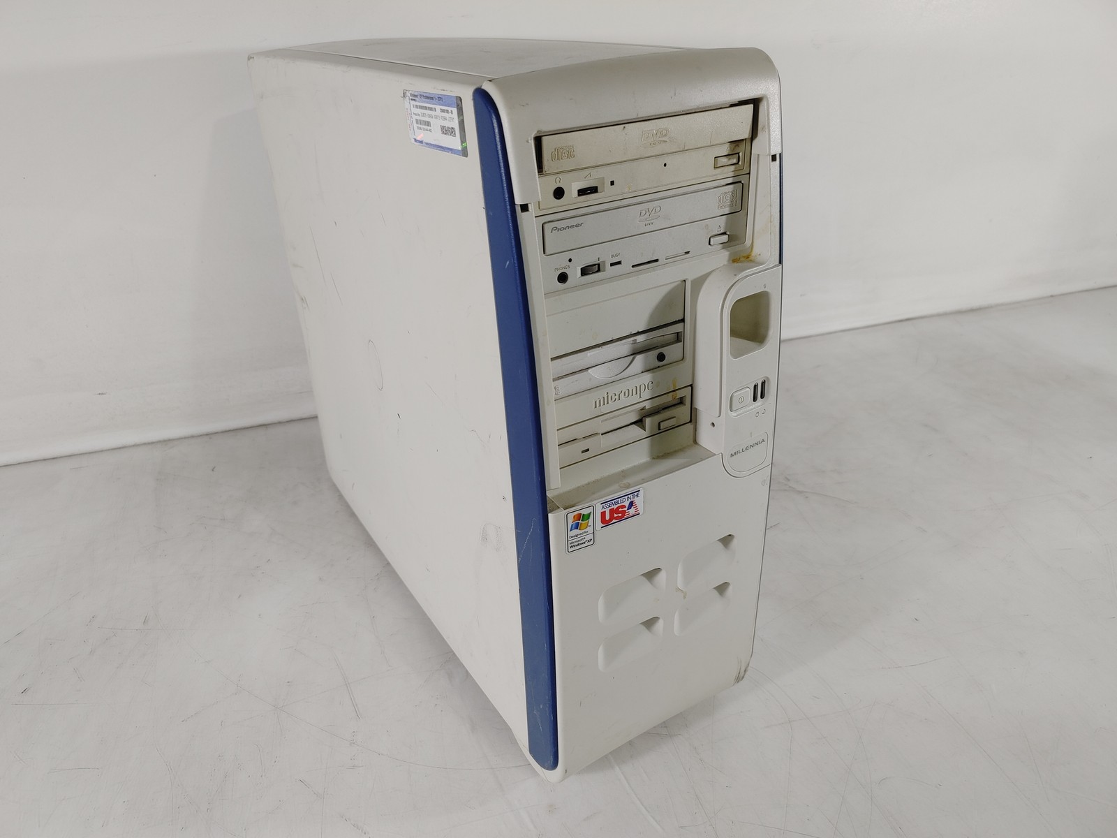 Vintage MicronPC Millennia AMD Athlon XP 2000+ 1.67 GHz 512 MB DDR - For Parts