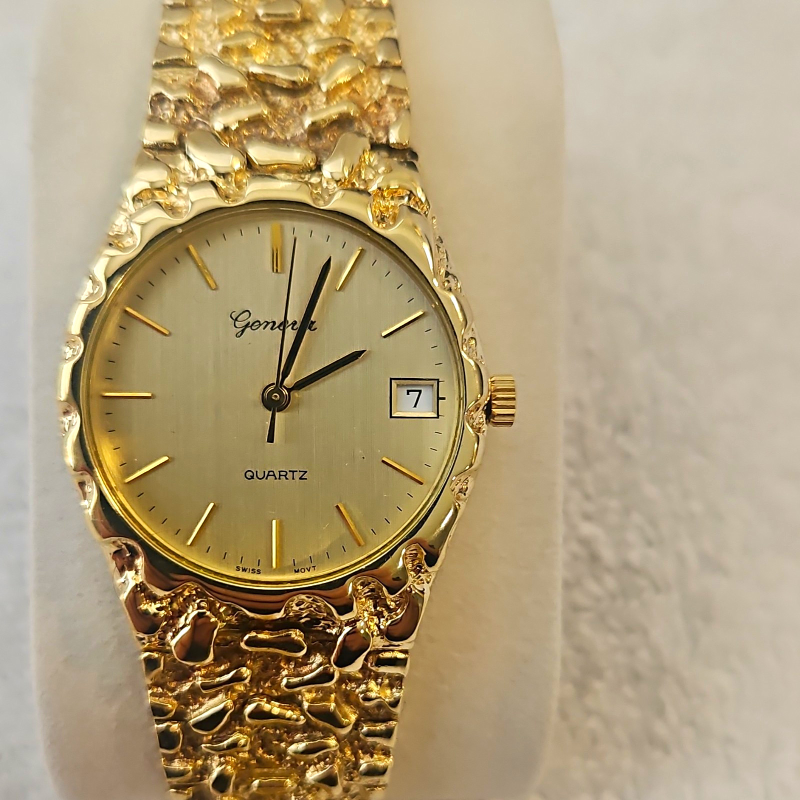 Geneva Women's Quartz Gold Tone Analog Date Bracelet Watch 3 ATM Round Dial Geneva Women's Quartz Gold Tone Analog Date Bracelet Watch 3 ATM Round Dial