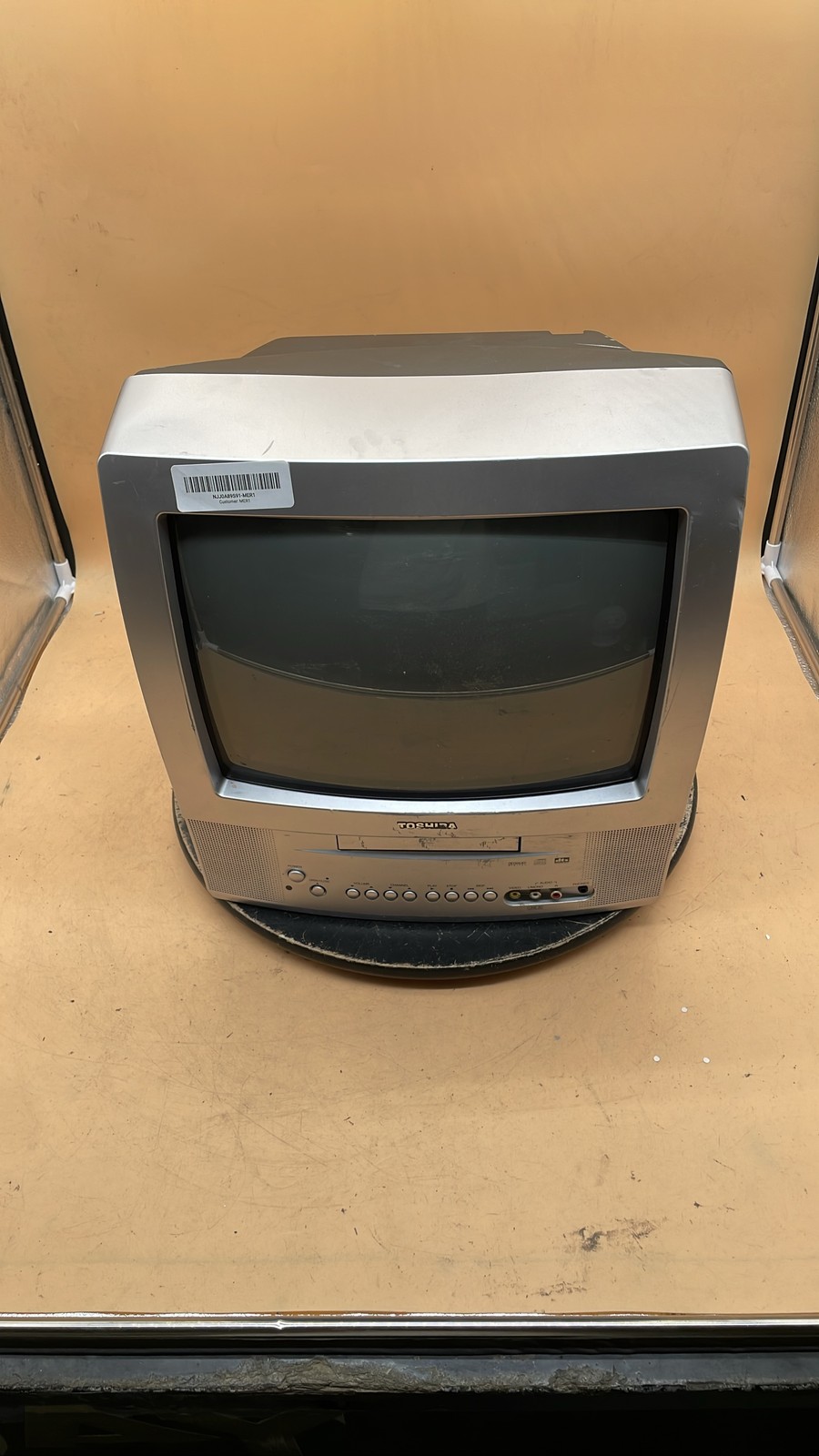 Toshiba MD13Q42 13-inch CRT Television with Built-In DVD Player Combo Unit
