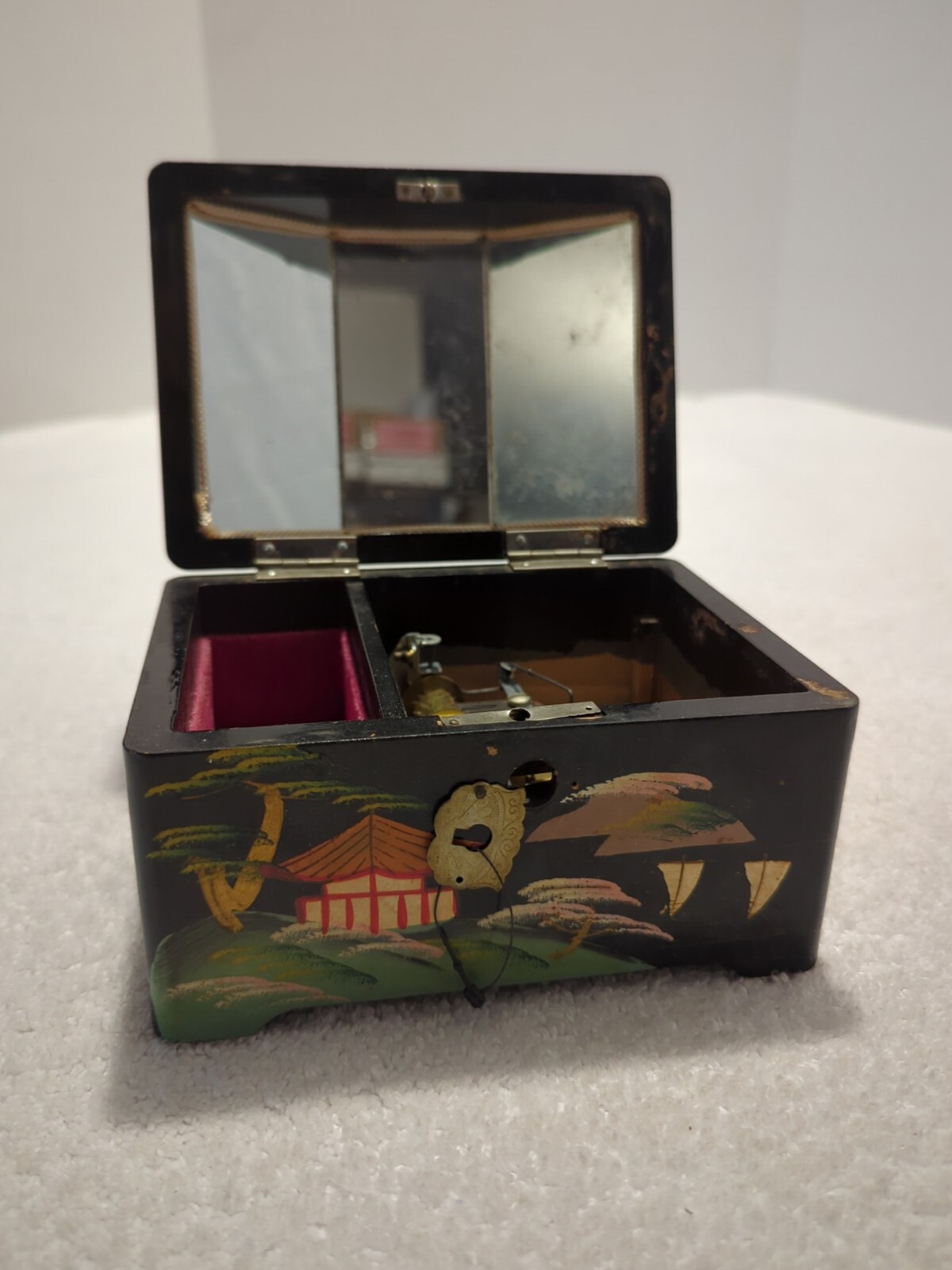 Vtg UCAGCO Made in JAPAN Jewelry Music Box ~ NOT WORKING w/Some Slight Damage Vtg UCAGCO Made in JAPAN Jewelry Music Box ~ NOT WORKING w/Some Slight Damage