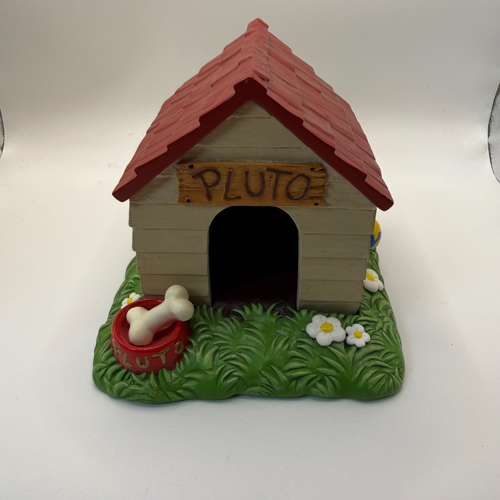 Disney 1998 Pluto Doghouse Figurine Removable Roof Trinket Box Resin 6.5in