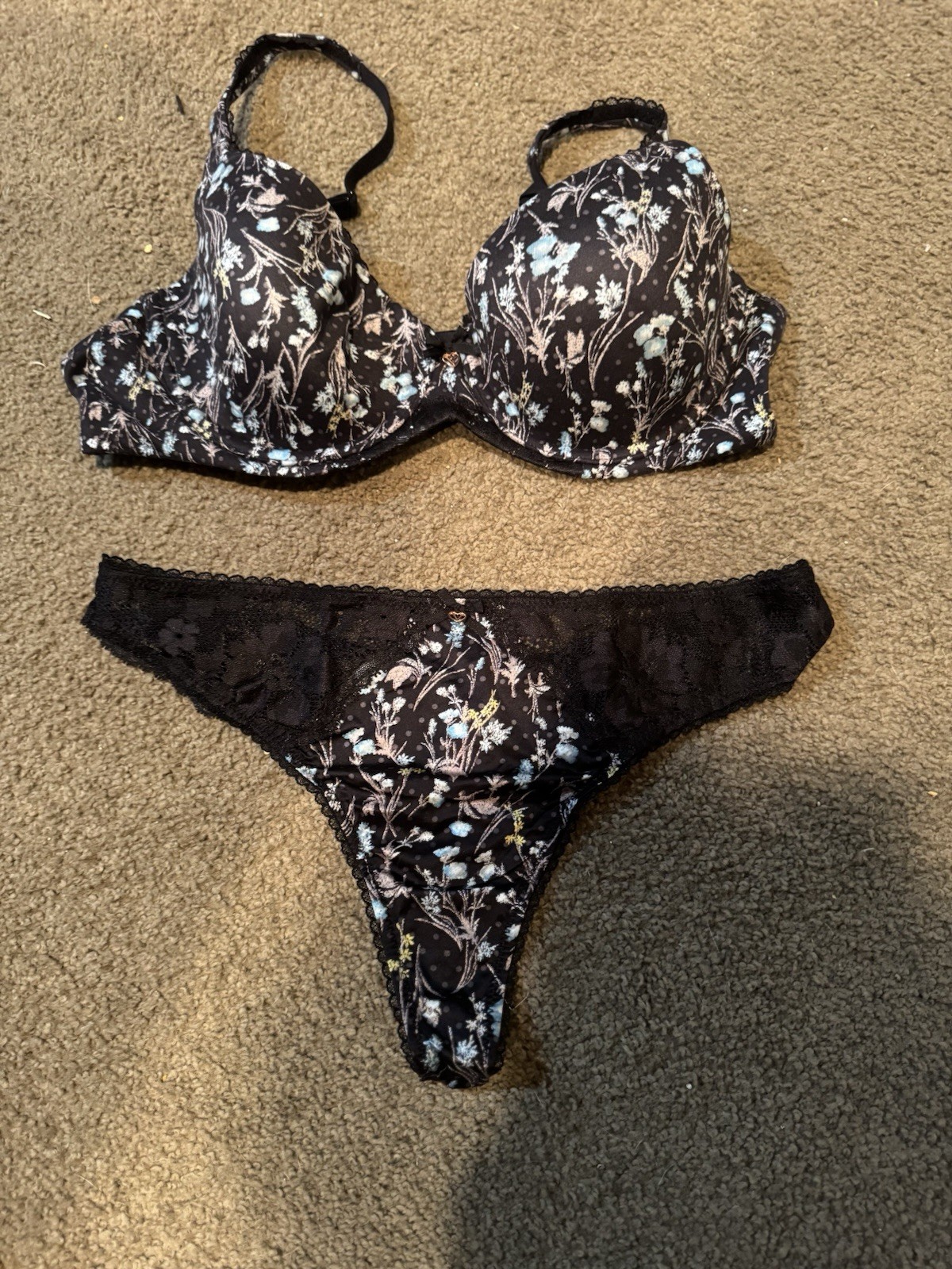 Victoria’s Secret Size 36C Body Bra With Matching Thong Size Large