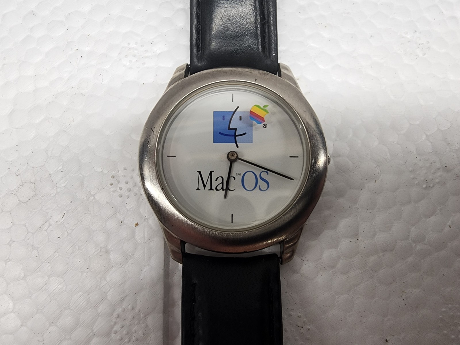 Vintage Apple Mac OS Watch Rainbow Logo Finder Macintosh 1990s Rare