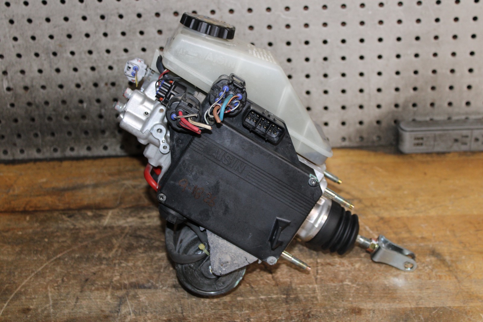 1998-05 Lexus GS300 GS400 GS430 ABS Anti Lock Brake Booster Pump Master Cylinder