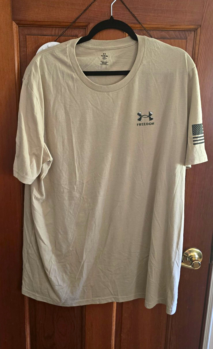 Under Armour Freedom Snake Knife Men\'s Graphic Print Tee Beige 2XL Loose Cotton Under Armour Freedom Snake Knife Men\'s Graphic Print Tee Beige 2XL Loose Cotton