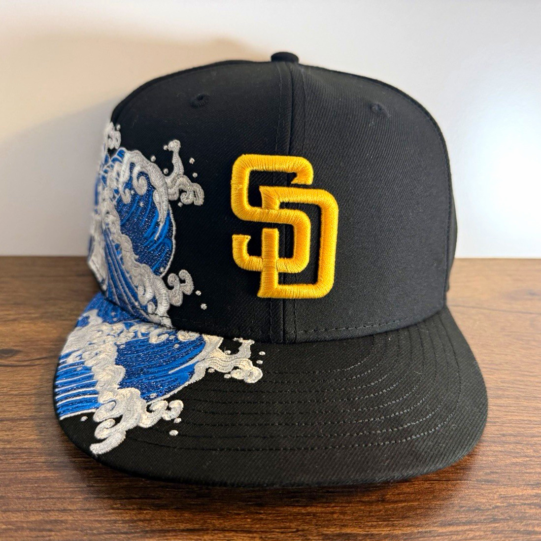 New Era San Diego Padres MLB 59FIFTY Fitted Cap 7 1/2 Black Blue Wave New Era San Diego Padres MLB 59FIFTY Fitted Cap 7 1/2 Black Blue Wave