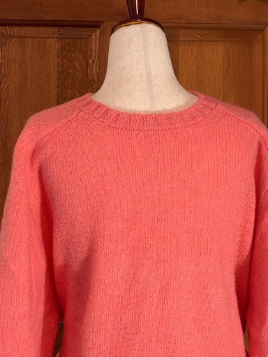 Vtg Pringle of Scotland 100% Wool Crewneck Sweater Coral Sz 44 Made in Scotland