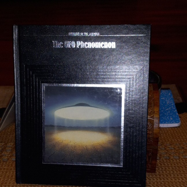 Time-Life Mysteries of the Unknown: The UFO Phenomenon Hardcover English