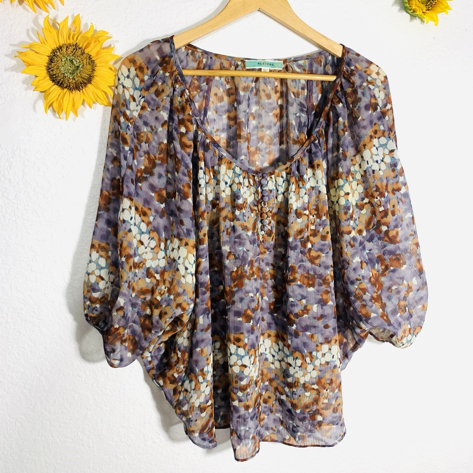 Pleoine Abstract Floral Quarter Button Semi Sheer Oversized Blouse Size Largee Pleoine Abstract Floral Quarter Button Semi Sheer Oversized Blouse Size Largee