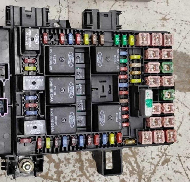 2003-2004 Ford Expedition Engine Fuse Relay Box OEM with Warranty